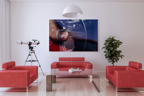 Presentation of an automobile detail in a photograph exhibited in a salon.